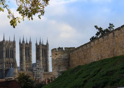website_lincoln cathedral _ castle wall